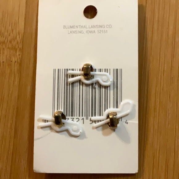 La.petite Buttons 4 Cards 12 Buttons Antique Gold 3/4” Bow in Circle - Picture 5 of 7